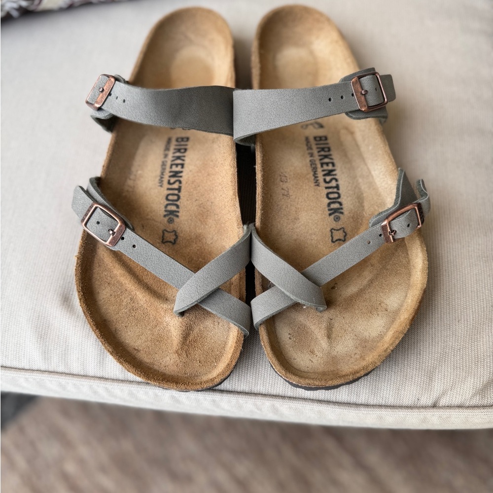 SUMMER MAYARI BIRKS! LIKE NEW (without the price!) in “stone” color Size 39